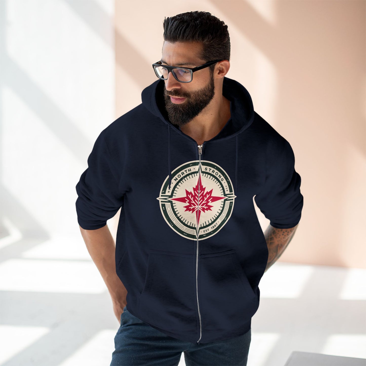 Sweat à capuche unisexe à fermeture éclair « North Strong » avec motif boussole – Vivez l'aventure avec fierté canadienne