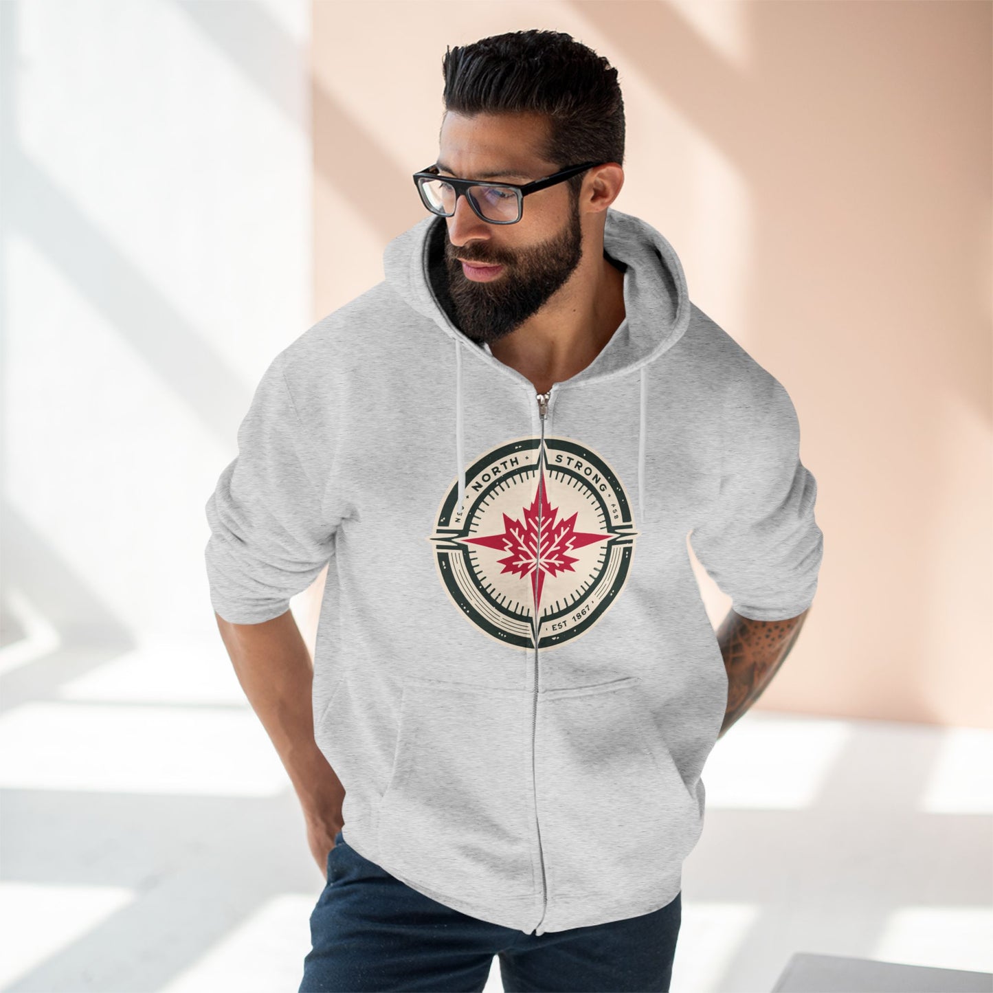 Sweat à capuche unisexe à fermeture éclair « North Strong » avec motif boussole – Vivez l'aventure avec fierté canadienne