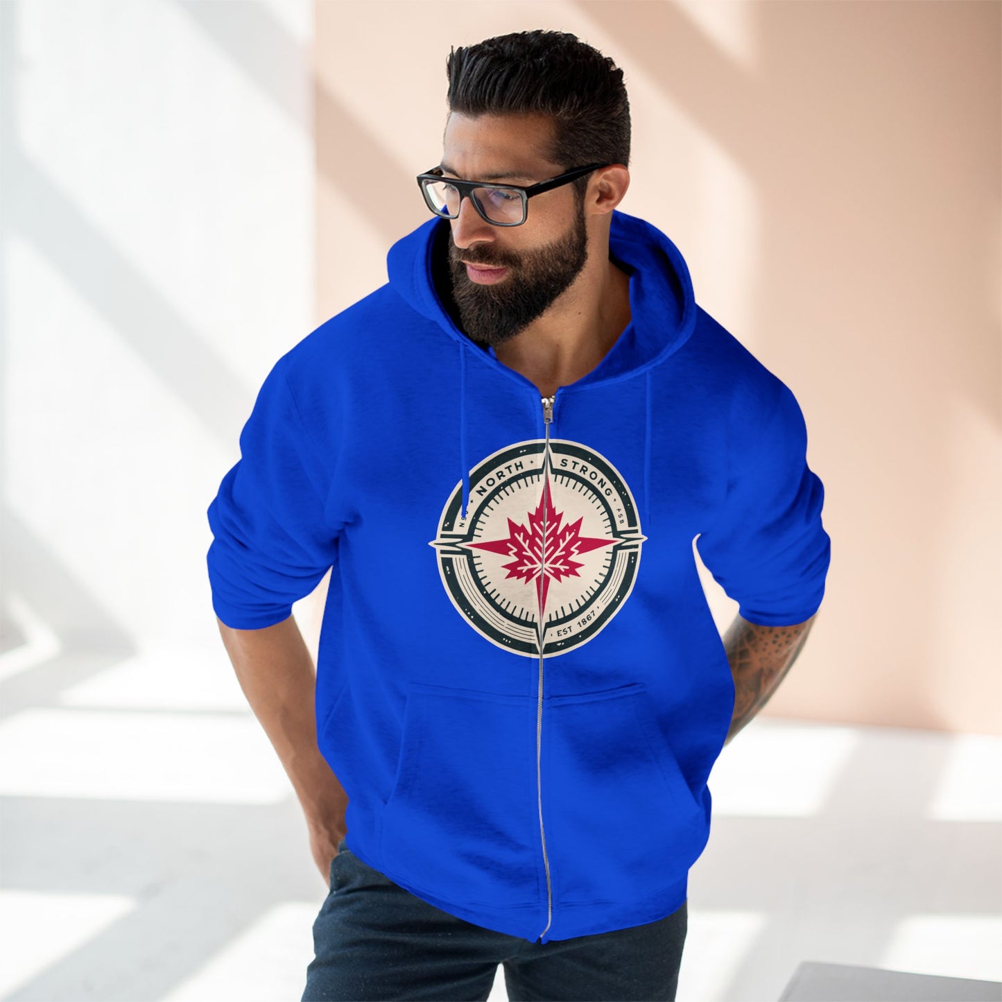 Sweat à capuche unisexe à fermeture éclair « North Strong » avec motif boussole – Vivez l'aventure avec fierté canadienne